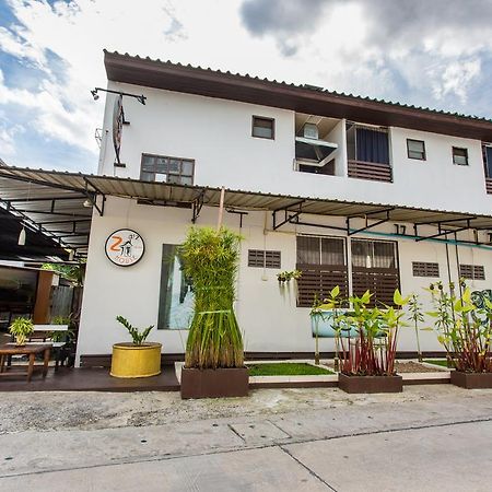 Hotel Zzhouse Chiang Mai Esterno foto