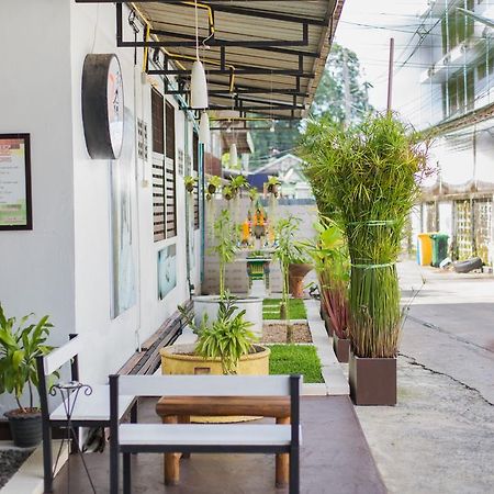 Hotel Zzhouse Chiang Mai Esterno foto