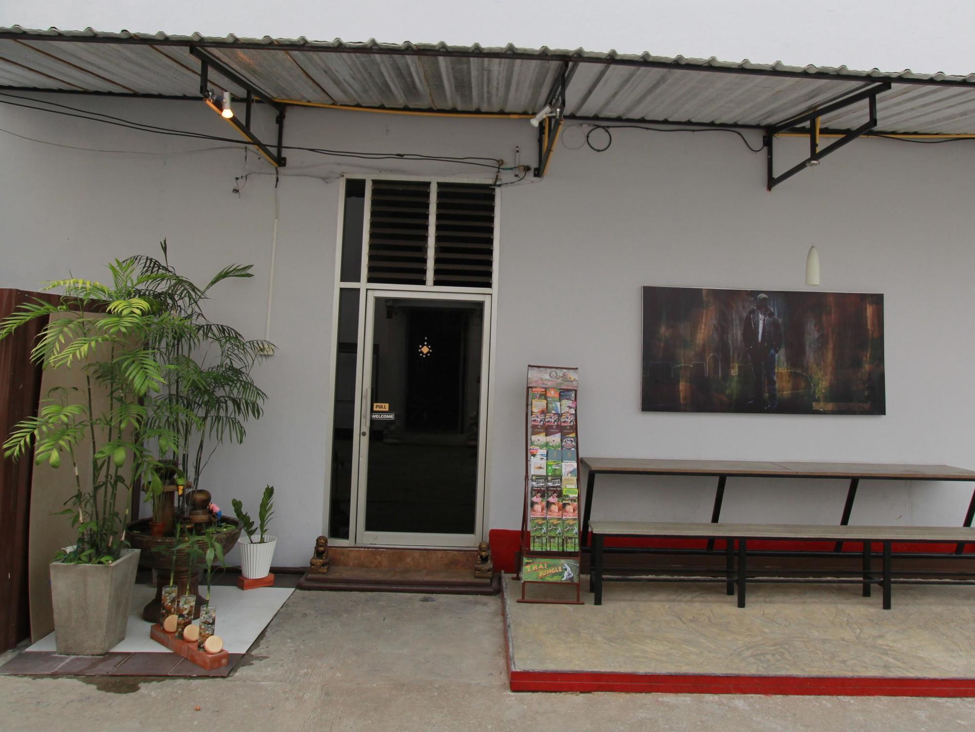 Hotel Zzhouse Chiang Mai Esterno foto