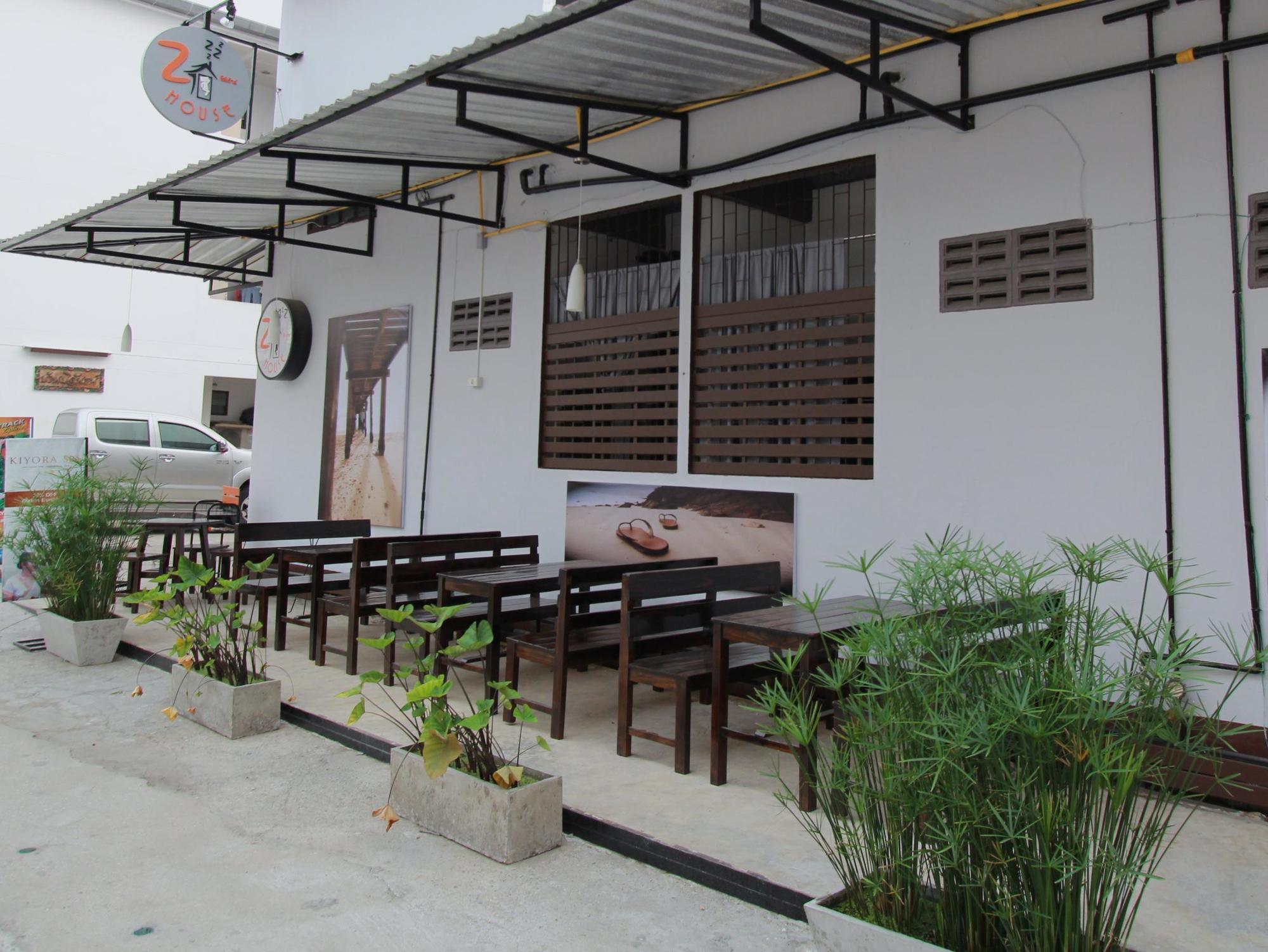 Hotel Zzhouse Chiang Mai Esterno foto