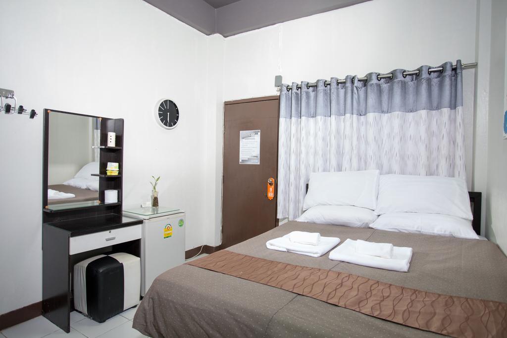 Hotel Zzhouse Chiang Mai Esterno foto