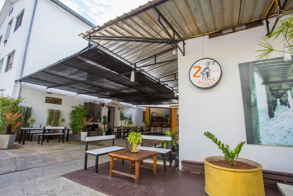 Hotel Zzhouse Chiang Mai Esterno foto