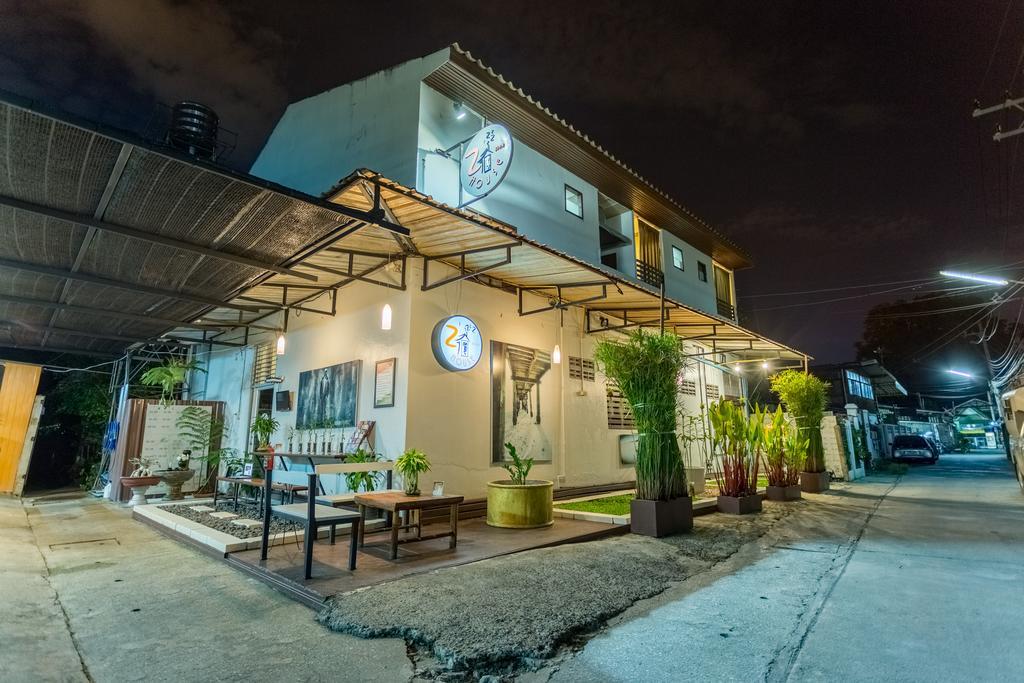 Hotel Zzhouse Chiang Mai Esterno foto