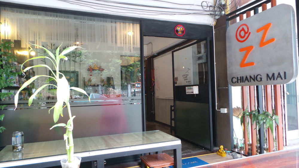 Hotel Zzhouse Chiang Mai Esterno foto