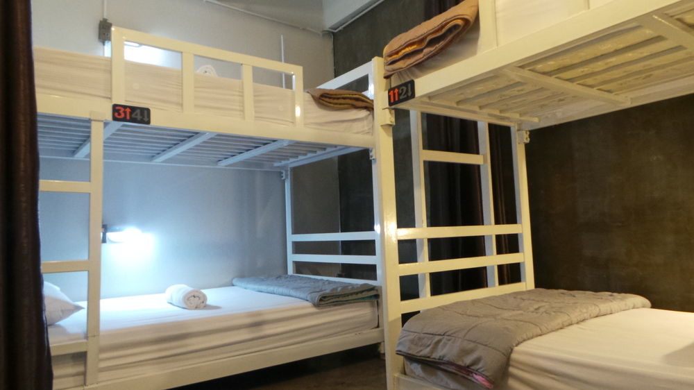Hotel Zzhouse Chiang Mai Esterno foto