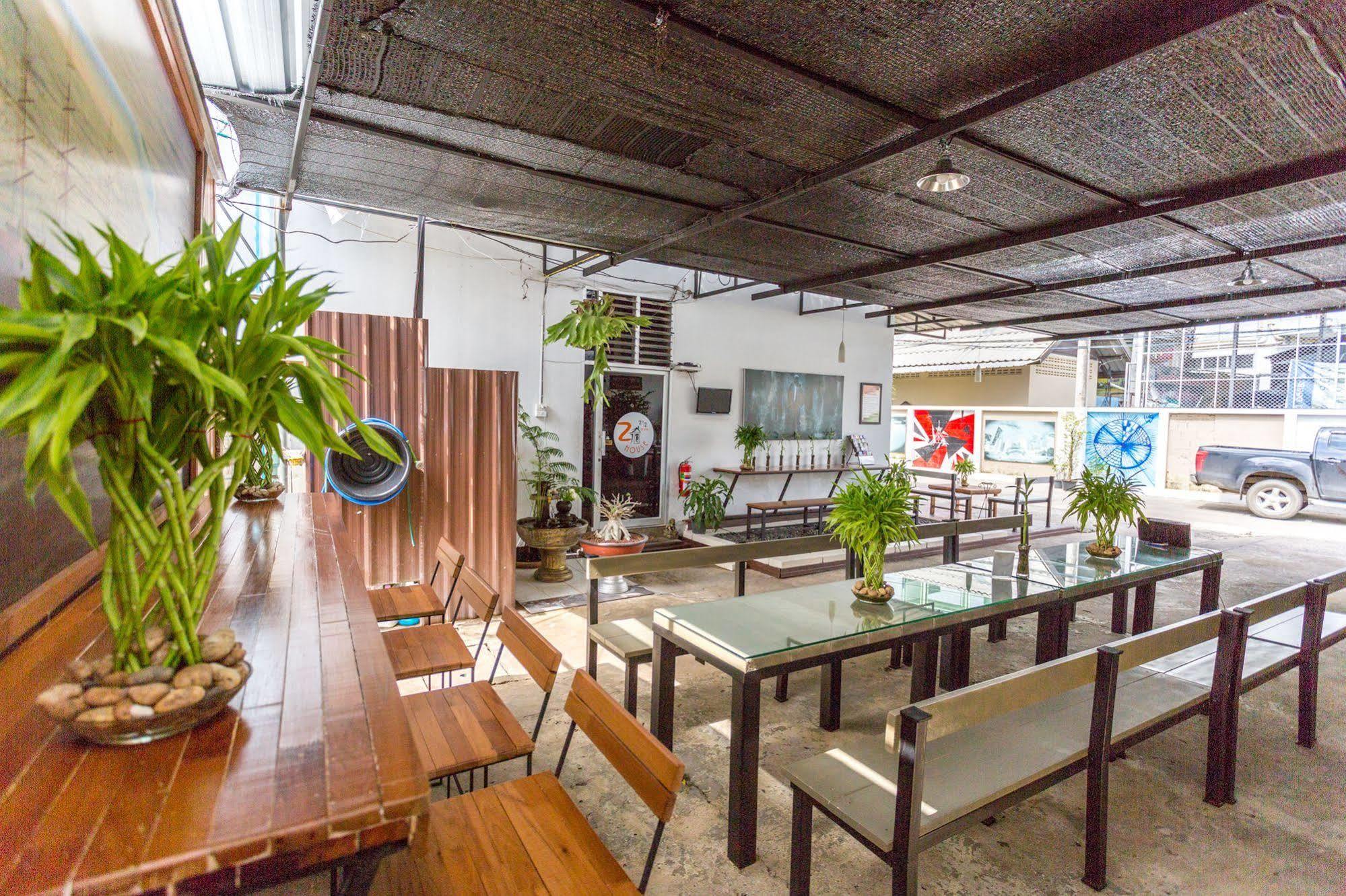 Hotel Zzhouse Chiang Mai Esterno foto