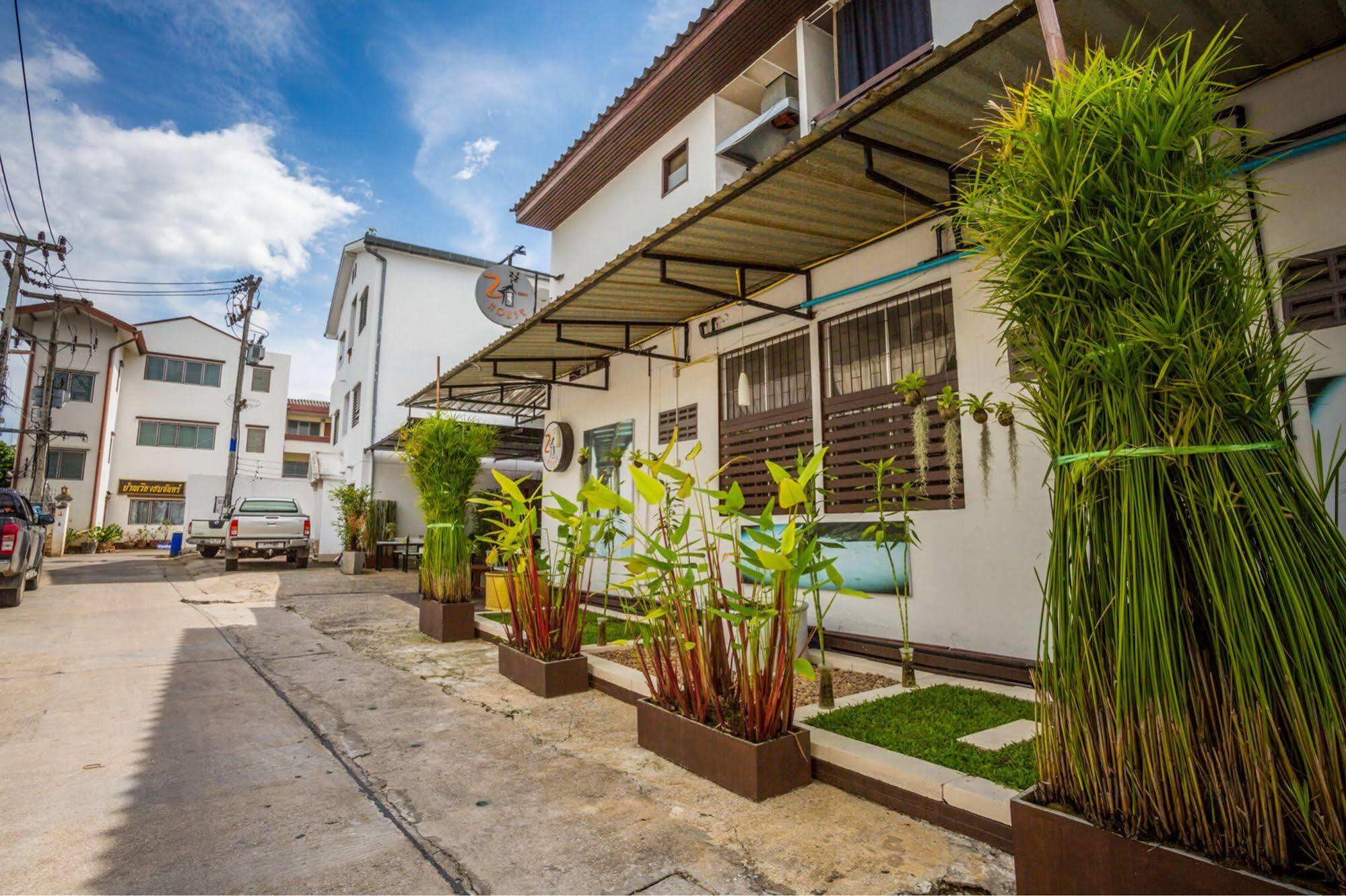 Hotel Zzhouse Chiang Mai Esterno foto