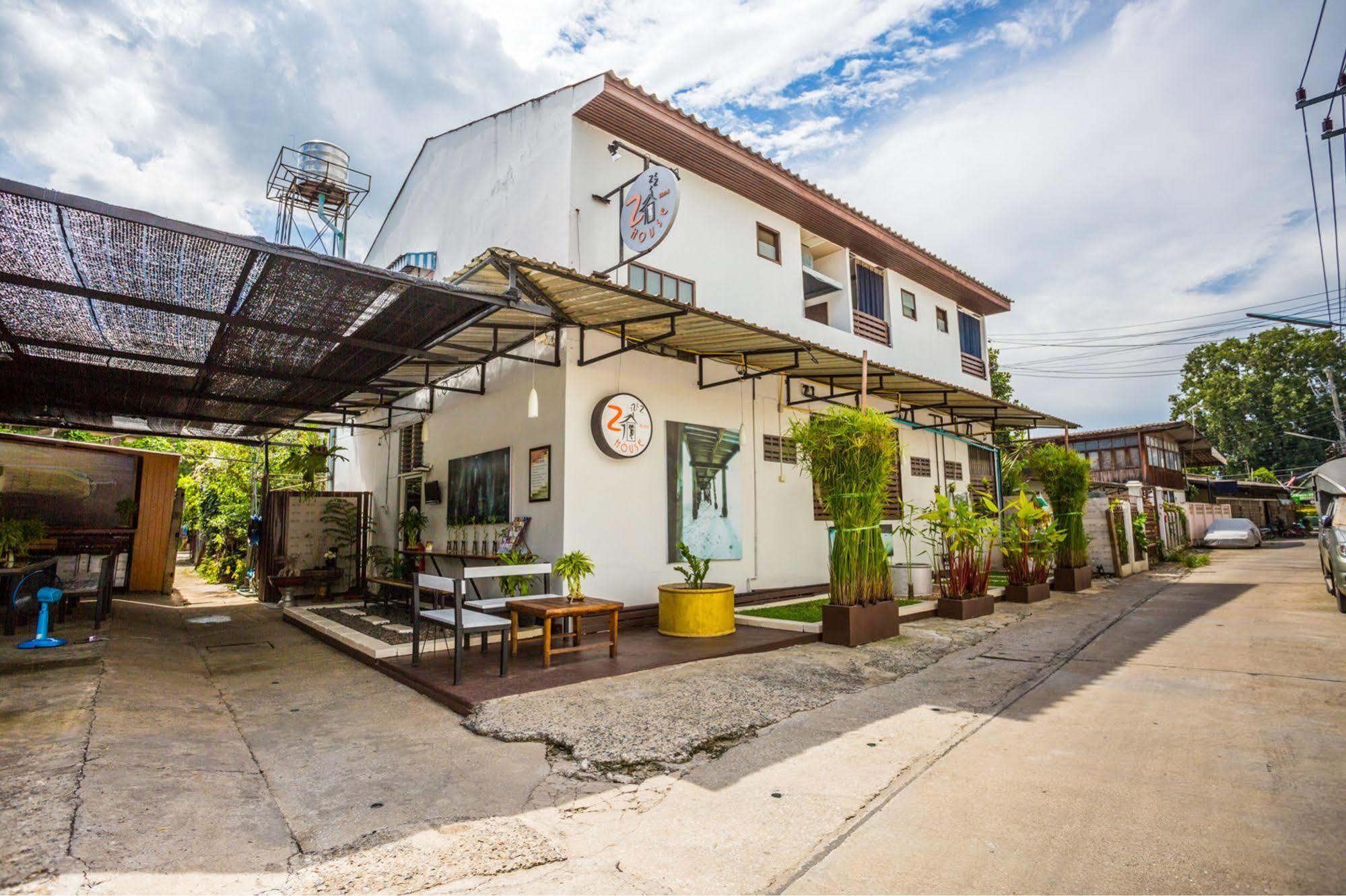 Hotel Zzhouse Chiang Mai Esterno foto