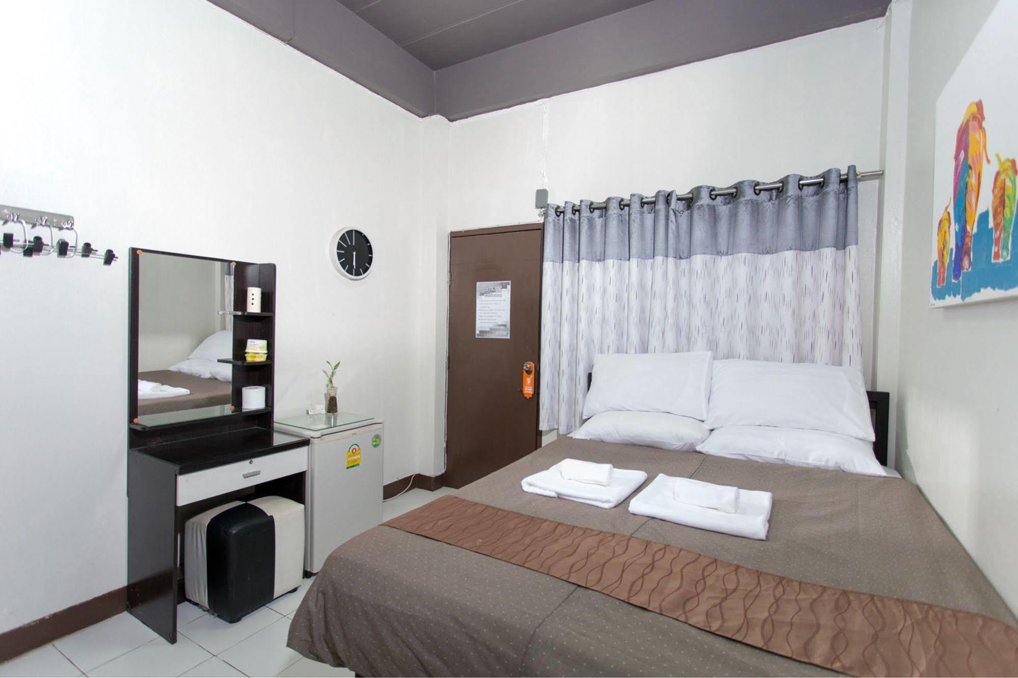 Hotel Zzhouse Chiang Mai Esterno foto