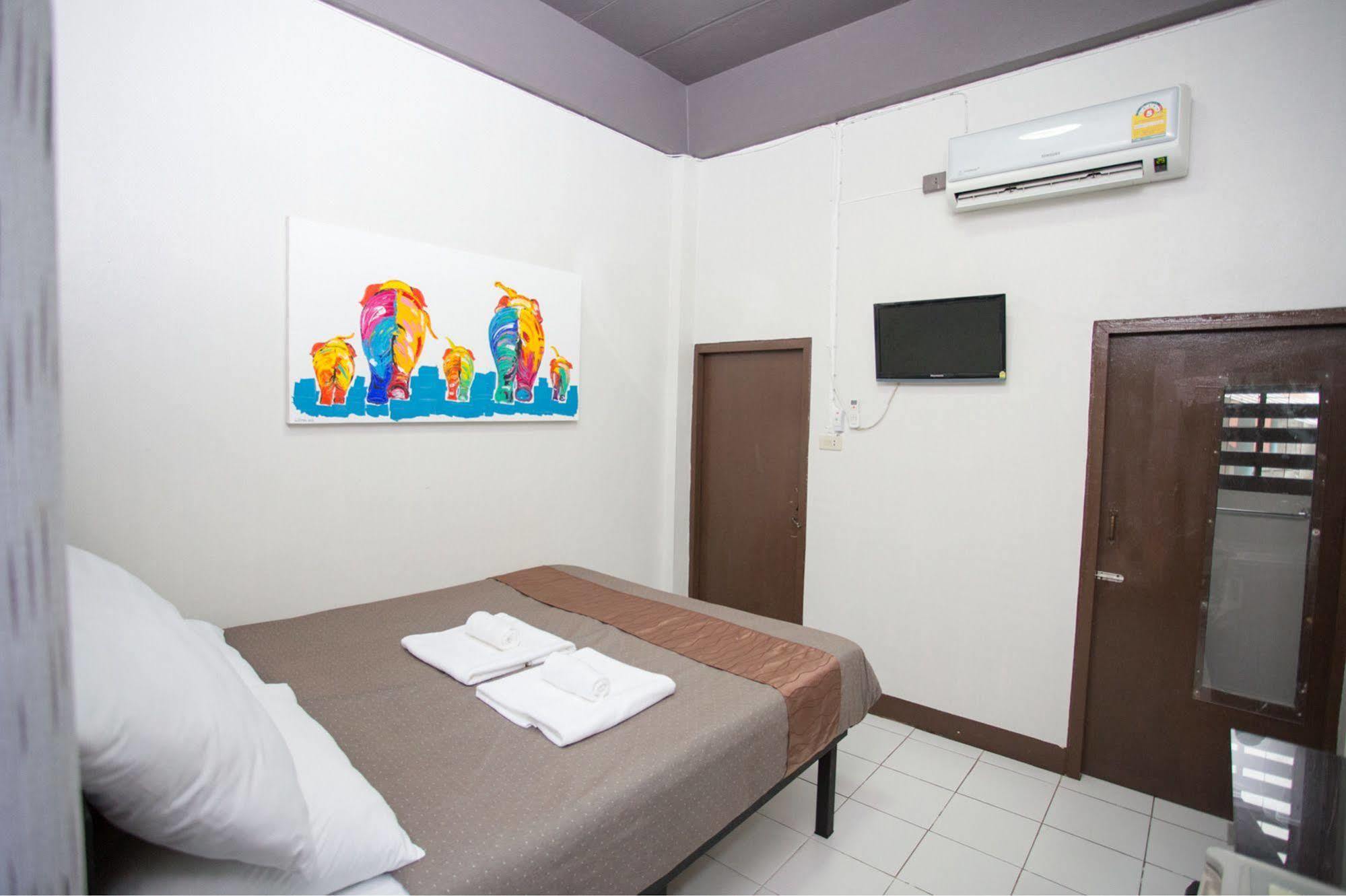 Hotel Zzhouse Chiang Mai Esterno foto