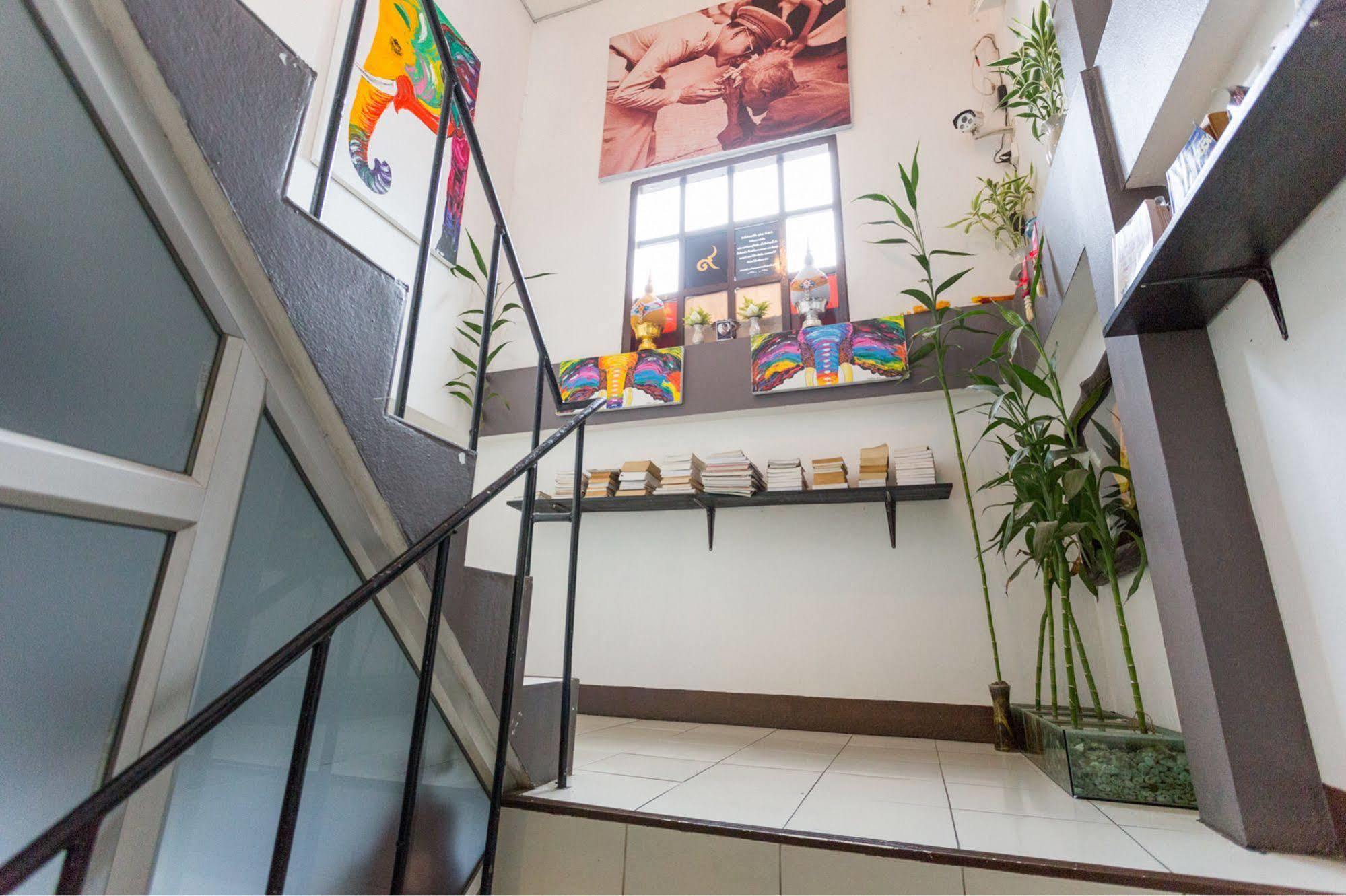 Hotel Zzhouse Chiang Mai Esterno foto