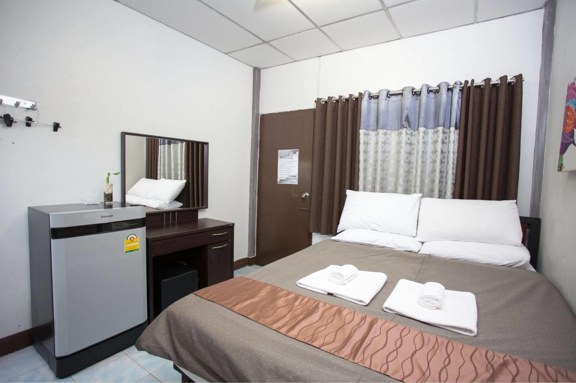 Hotel Zzhouse Chiang Mai Esterno foto