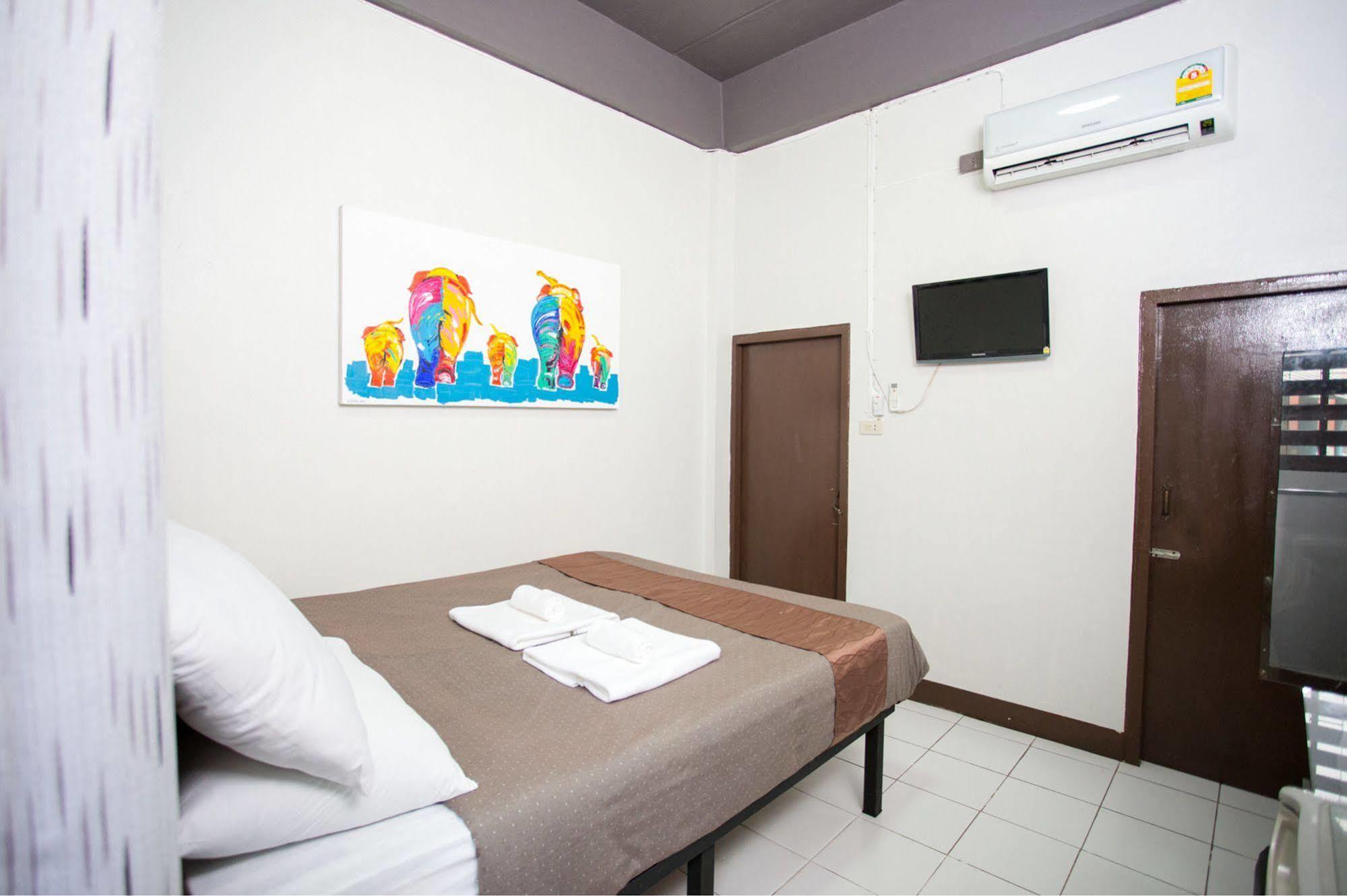 Hotel Zzhouse Chiang Mai Esterno foto