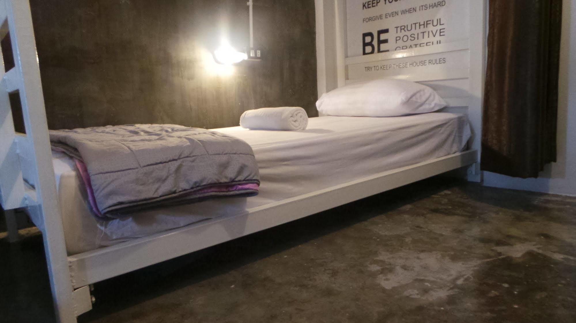 Hotel Zzhouse Chiang Mai Esterno foto